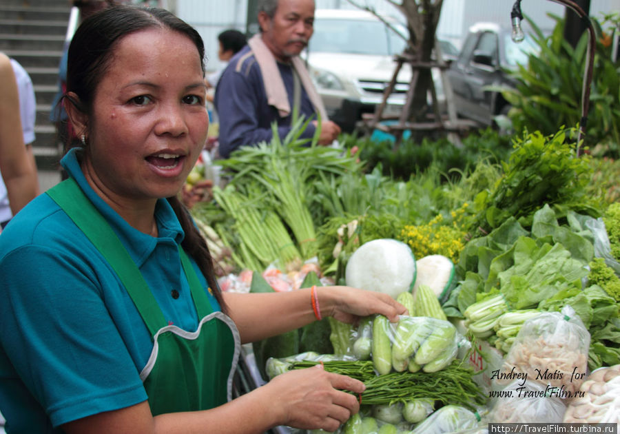 продавец овощей на улице Бангкок, Таиланд