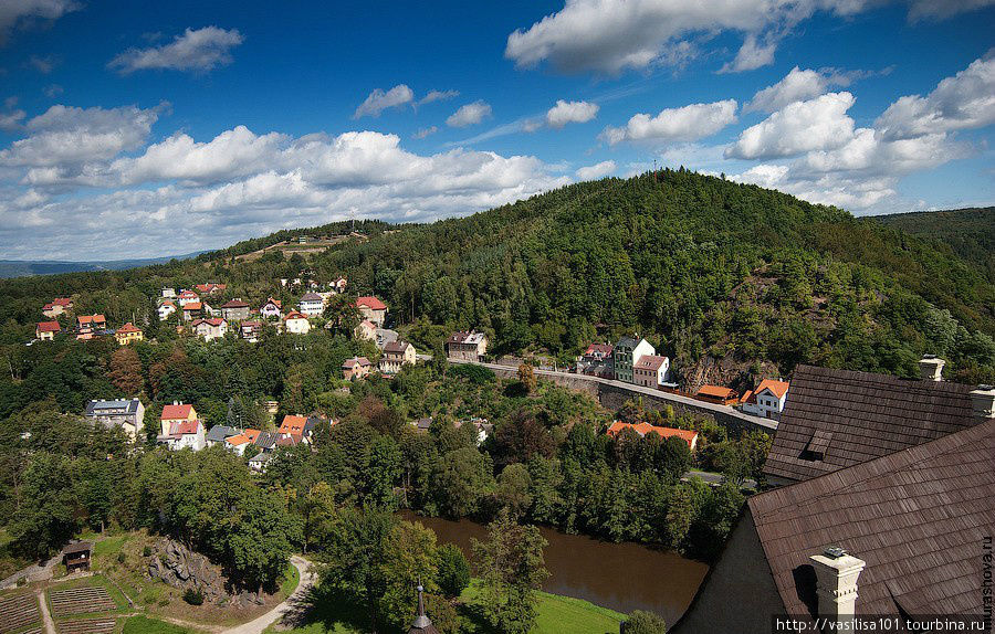 Вид с башни замка на город Локет, Чехия