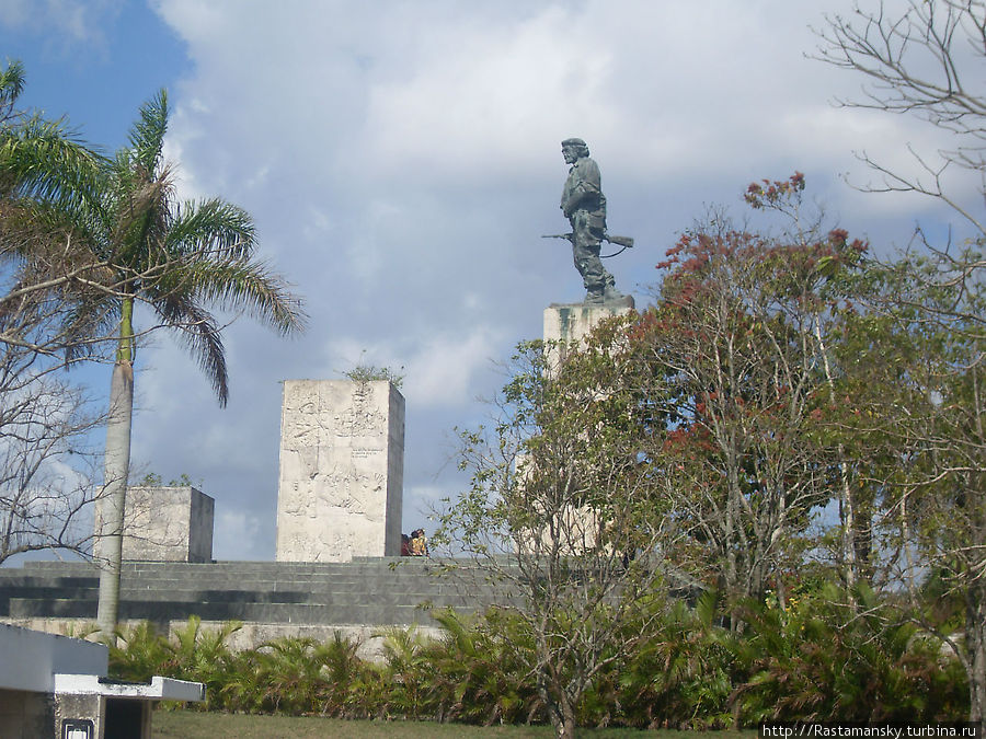 мемориал Че, вид со стоянки. Куба