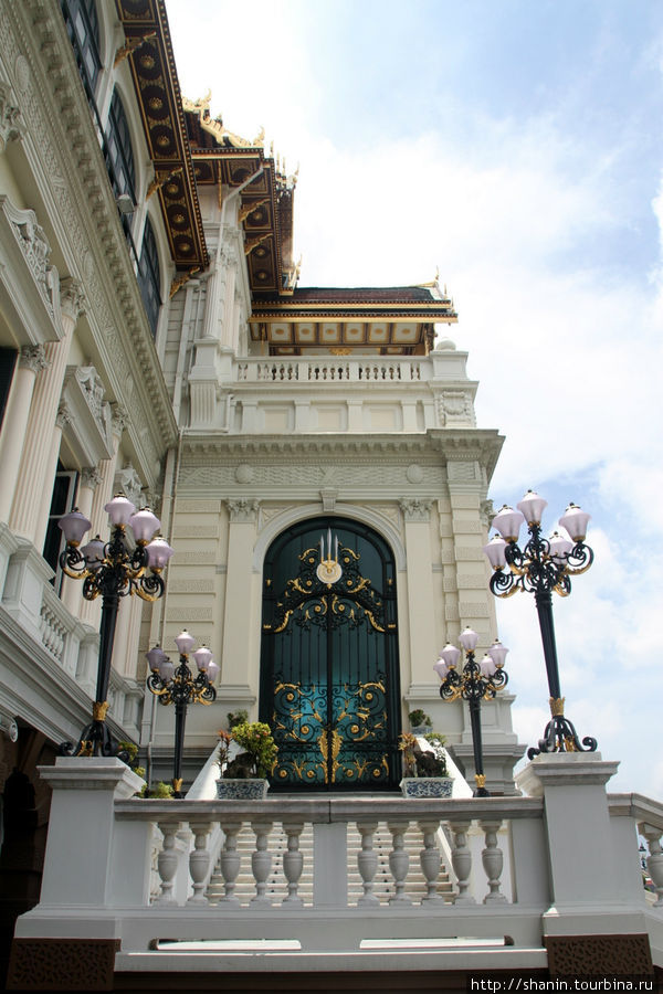 Большой дворец - Пхрабароммахарадчаванг Бангкок, Таиланд