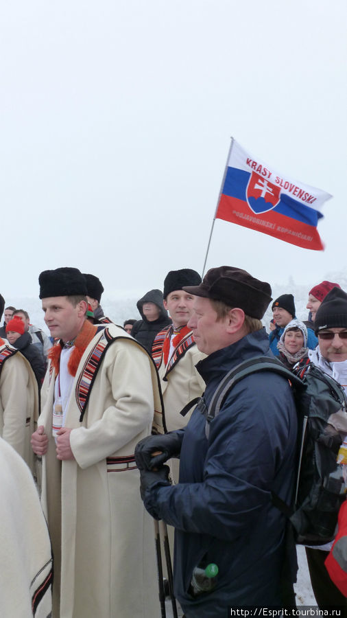 Словаков и Моравян соединяет Яворина Тренчинский край, Словакия