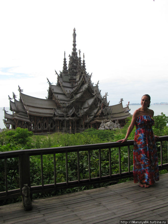 Деревянный храм Истины, сделанный без единого гвоздя. Таиланд