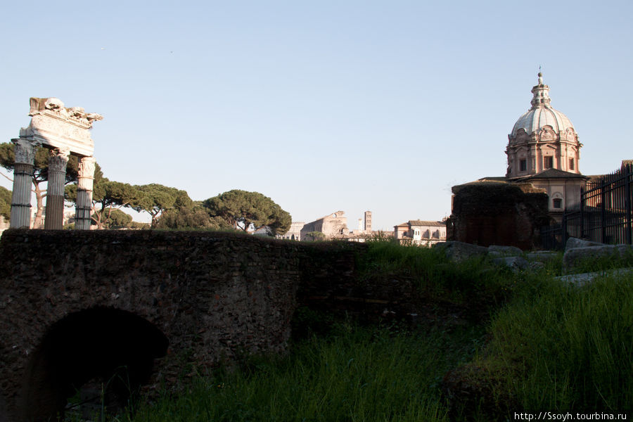 Раскопки древнего города. Рим, Италия