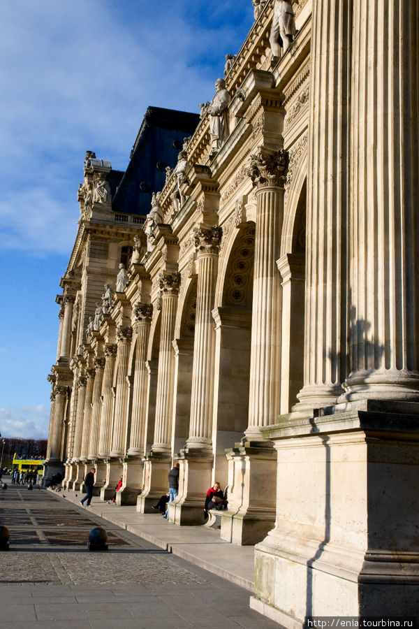 Лувр - массовое прикосновение к прекрасному... Париж, Франция