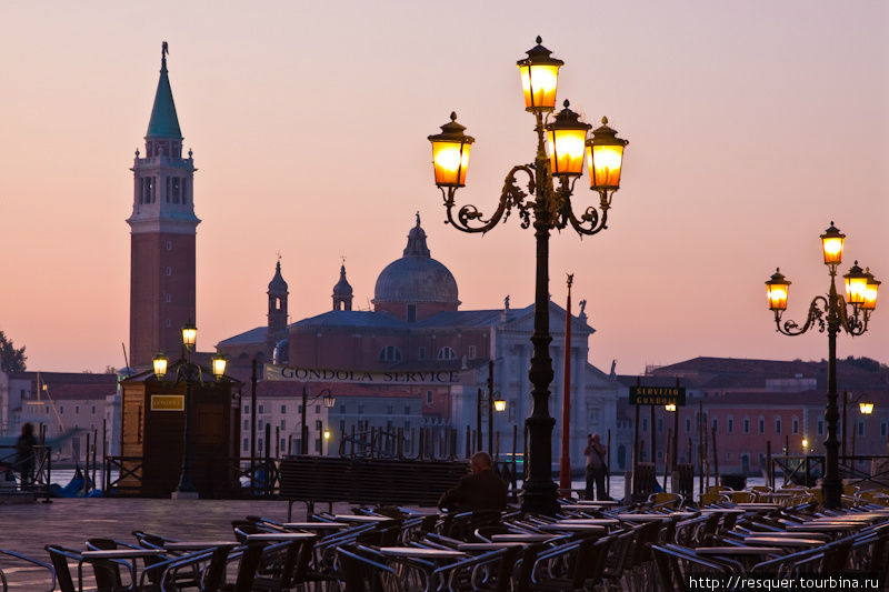 Венеция без туристов, рассвет на набережной Сан Марко. Венето, Италия