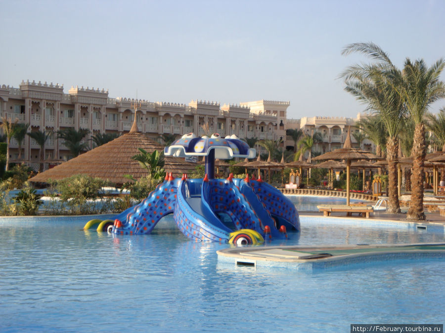 Кусочек детского аквапарка. Рядом в отеле Albatros Garden 4* есть взрослые горки. Хургада, Египет