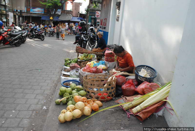 Рыночные зарисовки Гьяньяр, Индонезия