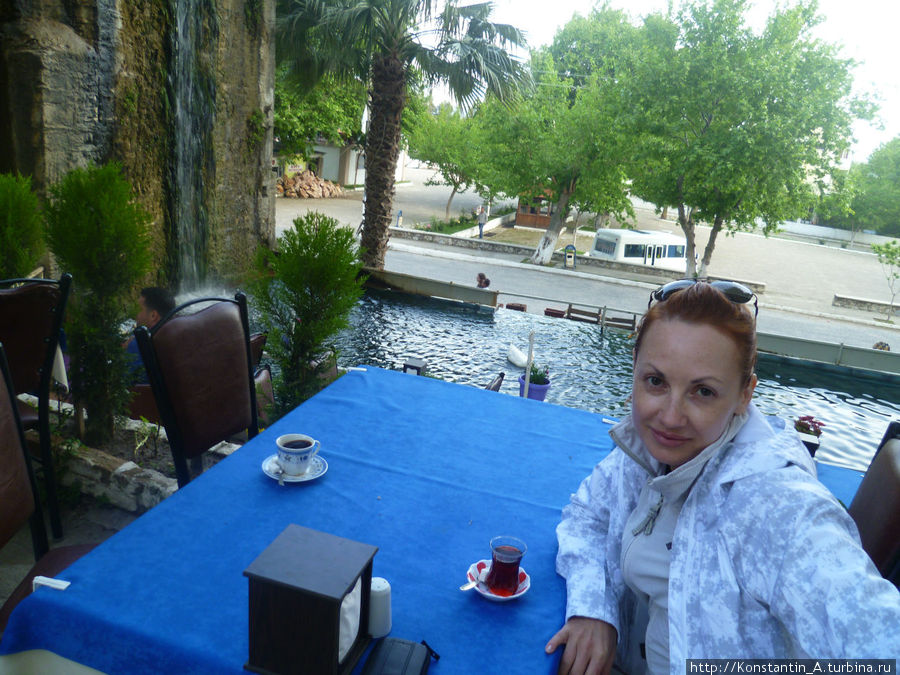 кафе с водопадиком и бассейном с утками1 Кушадасы, Турция