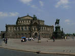 Театральная площадь. Старый город в Дрездене очень компактный и сгруппирован вокруг Театральной площади с ее замечательной Дрезденской оперой в центре.