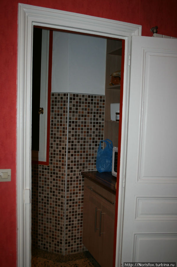 вид в кухню из гостиной Париж, Франция