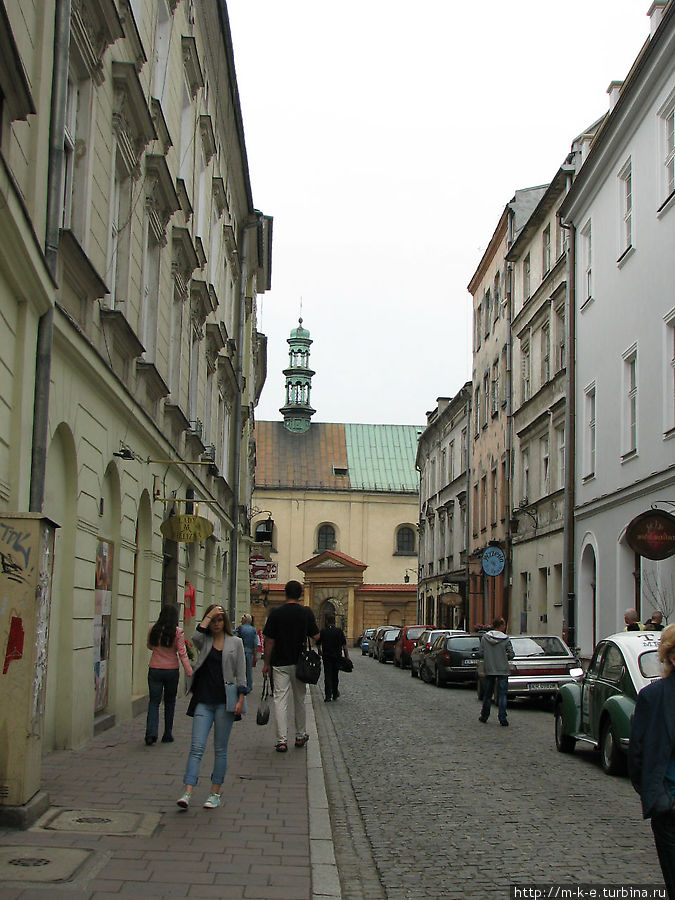 улица Poselska (Посельска), в глубине которой мы видим костёл Св.Юзефа (Sw. Jozefa). Краков, Польша