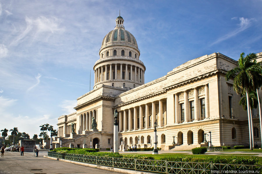 Здание Капитолия с разных ракурсов Гавана, Куба