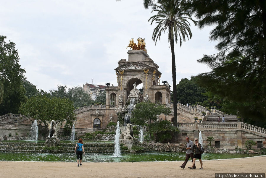 Барселонский парк с гриффонами Барселона, Испания