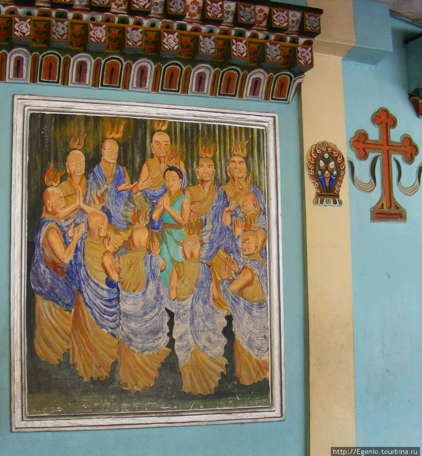 апостолы с чем-то напоминающим трезубец Шивы над головами Калимпонг, Индия