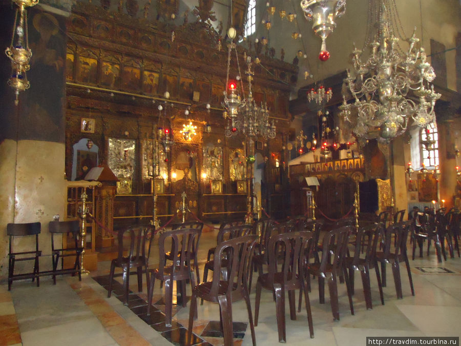 В центр расположен гречески православный алтарь базилики Вифлеем, Палестина
