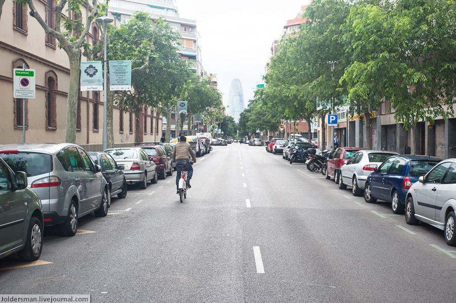 Воскресным днем улицы города практически пустынны. Барселона, Испания
