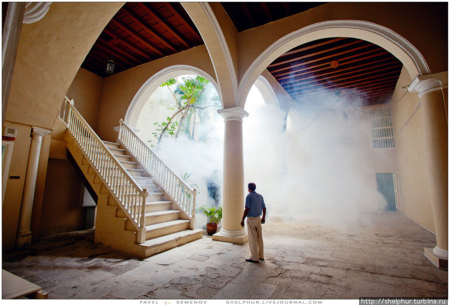 Решил заснять какое-то задымление внутри здания Гавана, Куба