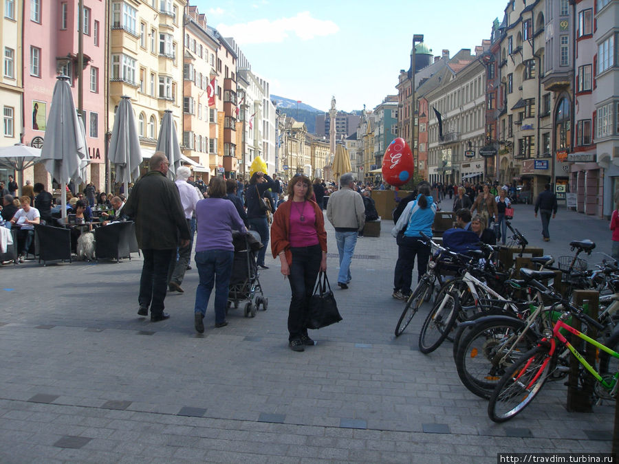 Улица Maria-Theresieu-Strasse в апреле 2011 года Инсбрук, Австрия