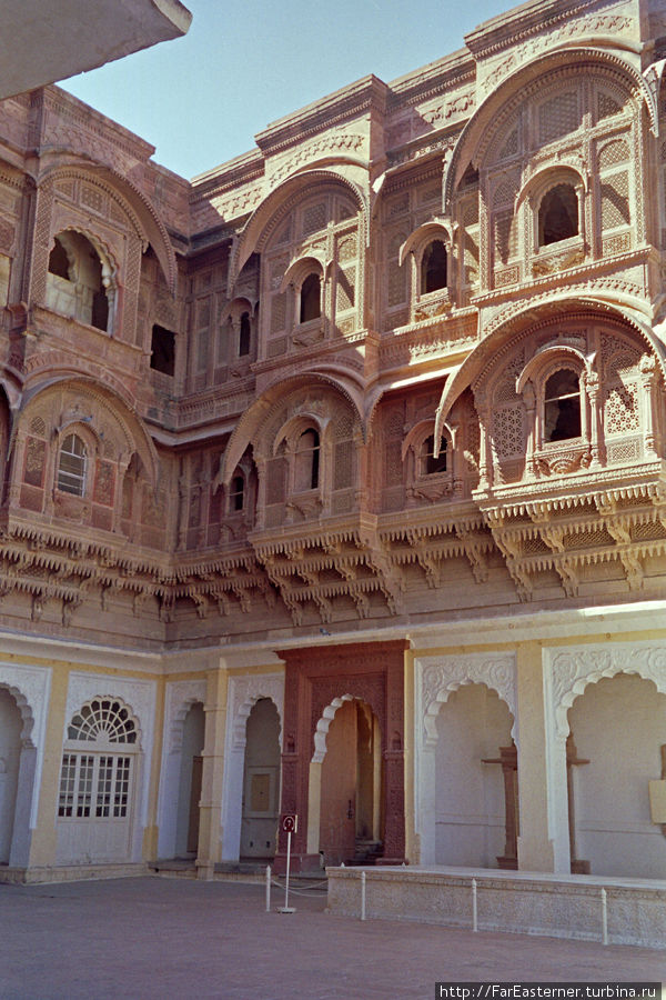 Традиционные раджастанские балконы джарока Джодхпур, Индия