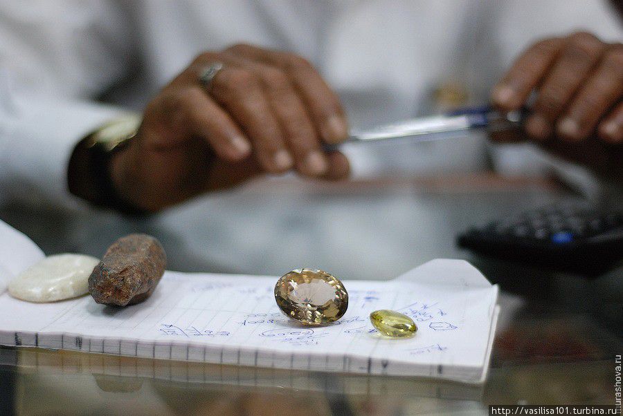 Как купить ненужный камень в форте Галле - музей с ювелиркой Галле, Шри-Ланка
