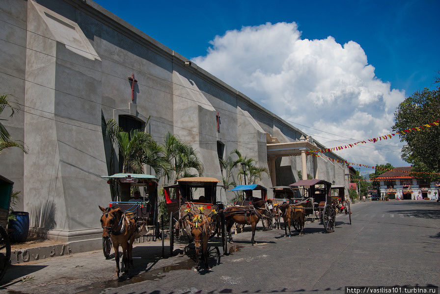 Стена собора в центре города Виган, Филиппины