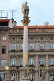 Чумной столб на площади Свободы в Брно. Его построили в 1680 году бренские мастера, в благодарность святым за то, что чума, наконец, оставила Брно