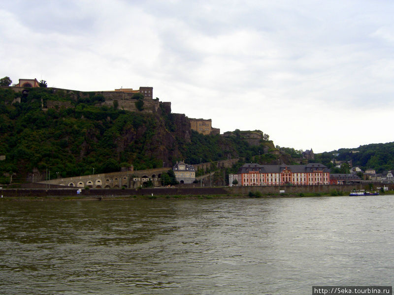 Кобленц. Вид на крепость Эренбрайтштайн (2008г.) с противоположного берега Рейна. Земля Рейнланд-Пфальц, Германия