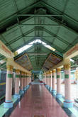 Длинный крытый коридор пагоды Сун У Понья Шин