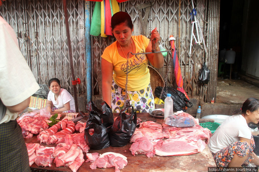 Свежее мясо на развес Янгон, Мьянма