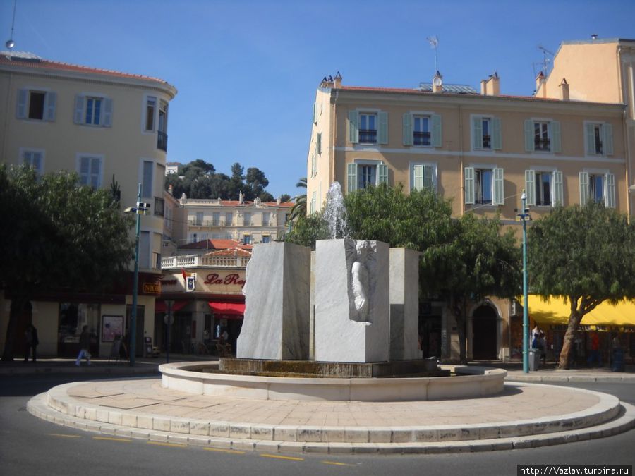 Одна из площадей Ментона, Франция
