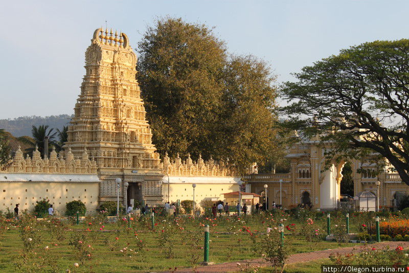 Храм при дворце Майсура Майсур, Индия