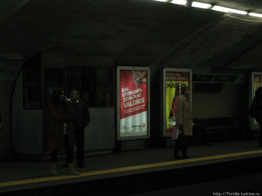 Реклама в метро Лиссабона Португалия