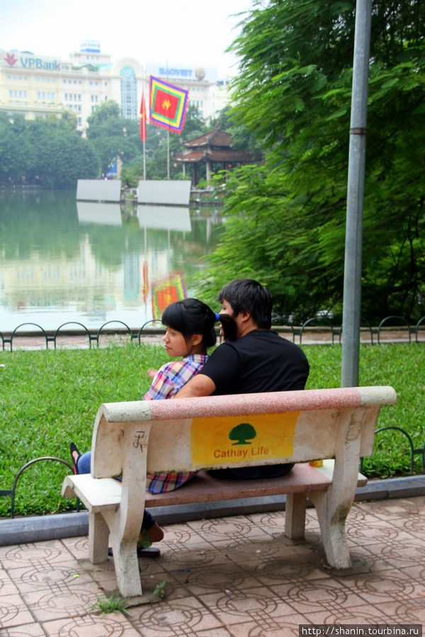 Озеро Возвращенного Меча Ханой, Вьетнам
