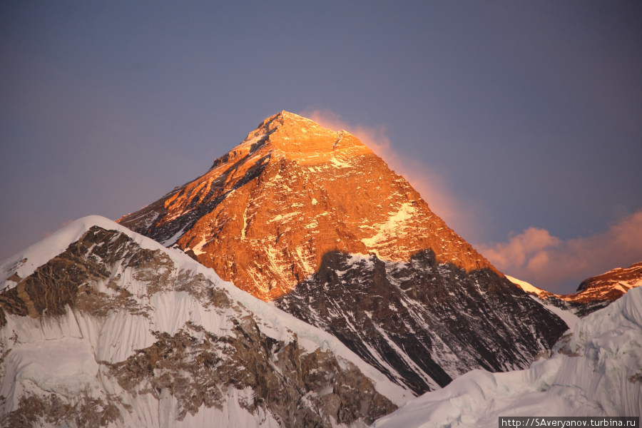 Эверест, вид с Калапаттара, расстояние до вершины по прямой- 9 км Намче-Базар, Непал