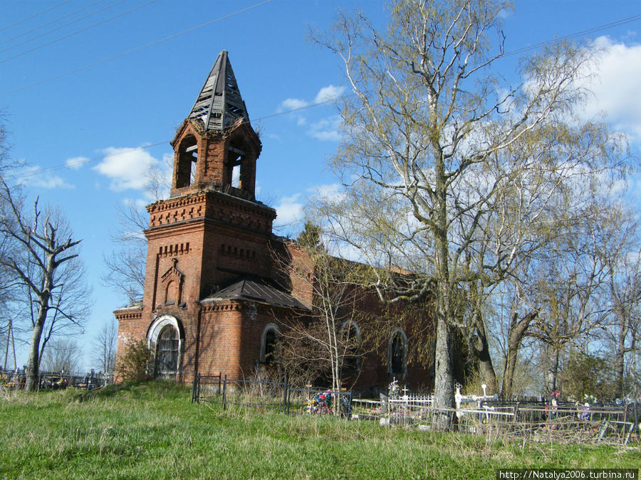 Церковь в Чернавино на Волхове (напротив Старой Ладоги). Республика Карелия, Россия