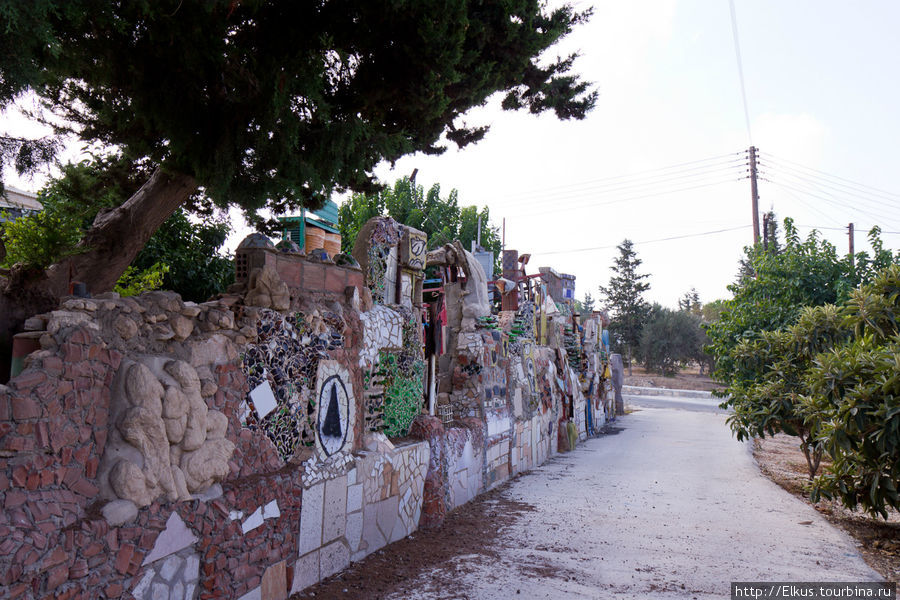 Древнее поселение и подворье сумасшедших художников Лемба, Кипр