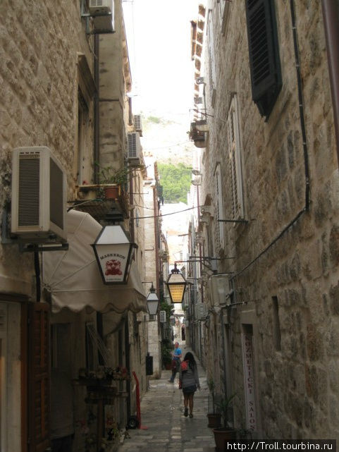 Еще одна вполне сиенская была бы улица, кабы не отсутствие подъема Дубровник, Хорватия