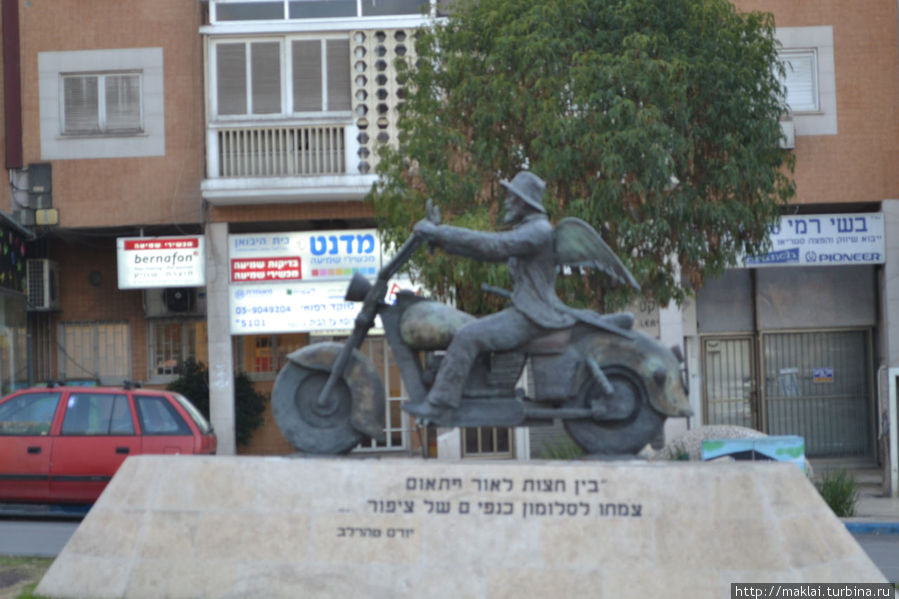 Это единственный байкер, которого я видел в Израиле. Тель-Авив, Израиль