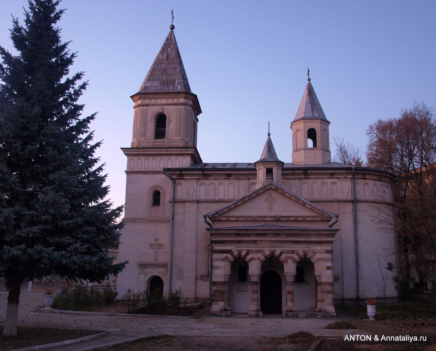 Армянская апостольская церковь Св. Богородицы Кишинёв, Молдова