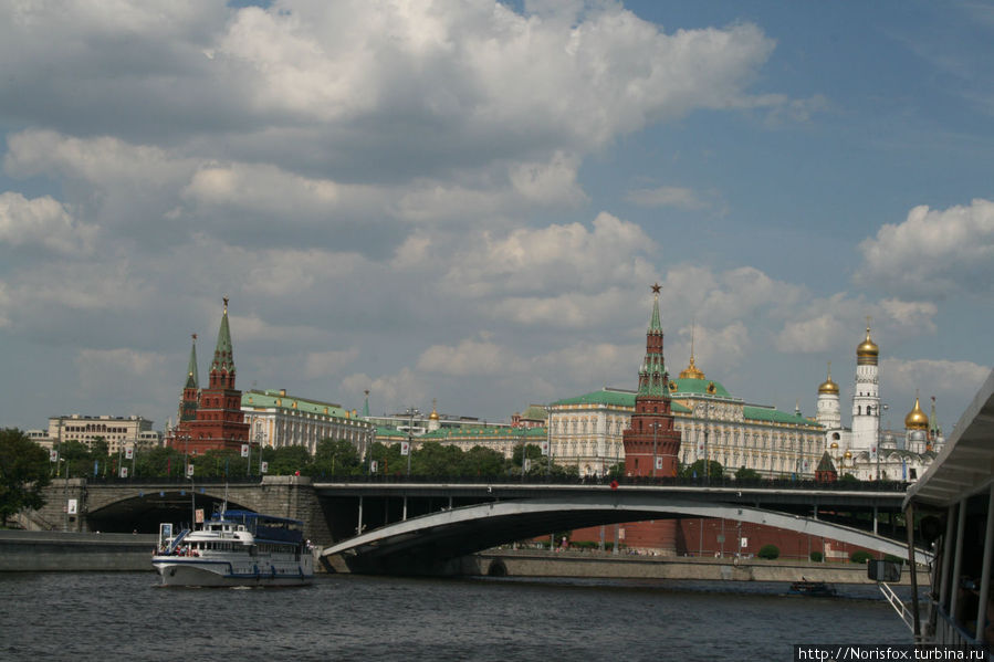 вид на Большой Каменный мост и Кремль Москва, Россия