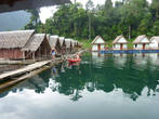 Южный Таиланд. Национальный парк Као Сок. Плавучий отель на озере Чиеу Лан.
