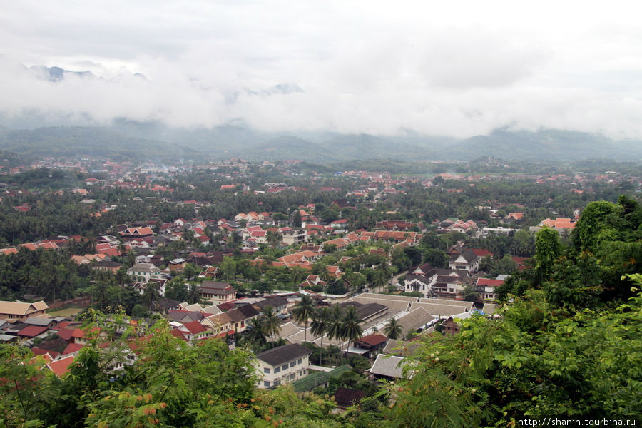 Луанпрабанг с холма Пуси Луанг-Прабанг, Лаос