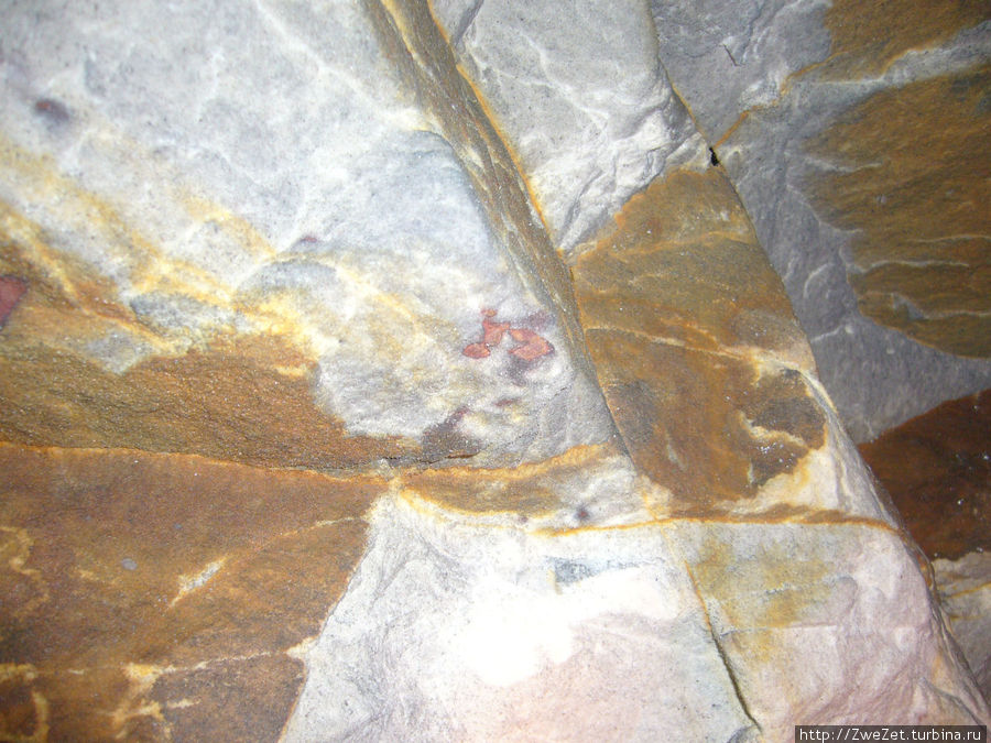 Подземные росписи природы в Староладожской пещере Старая Ладога, Россия