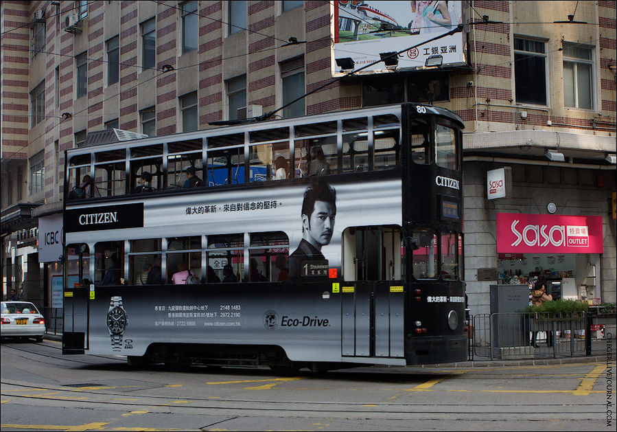 Ещё одним из видов транспорта являются классические двухэтажные трамвайчики. Сеть у них сильно небольшая, только по Гонконгу и то только в центре. Я катался на них просто так, чтоб прокатиться