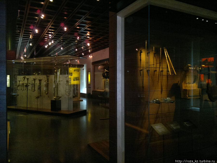 Музей музыкальных инструментов Брюссель, Бельгия