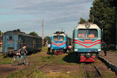 На станции Гайворон. Справа стоит поезд Рудница — Гайворон, он только что прибыл. Слева — Гайворон — Голованевск. Через несколько минут мы на нем поедем до Голованевска.