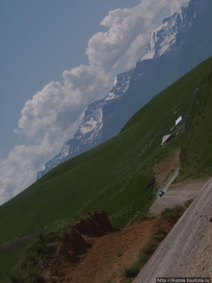 Фото снято в километрах 10-и от перевала Кызыл-Бель. Нарын, Киргизия