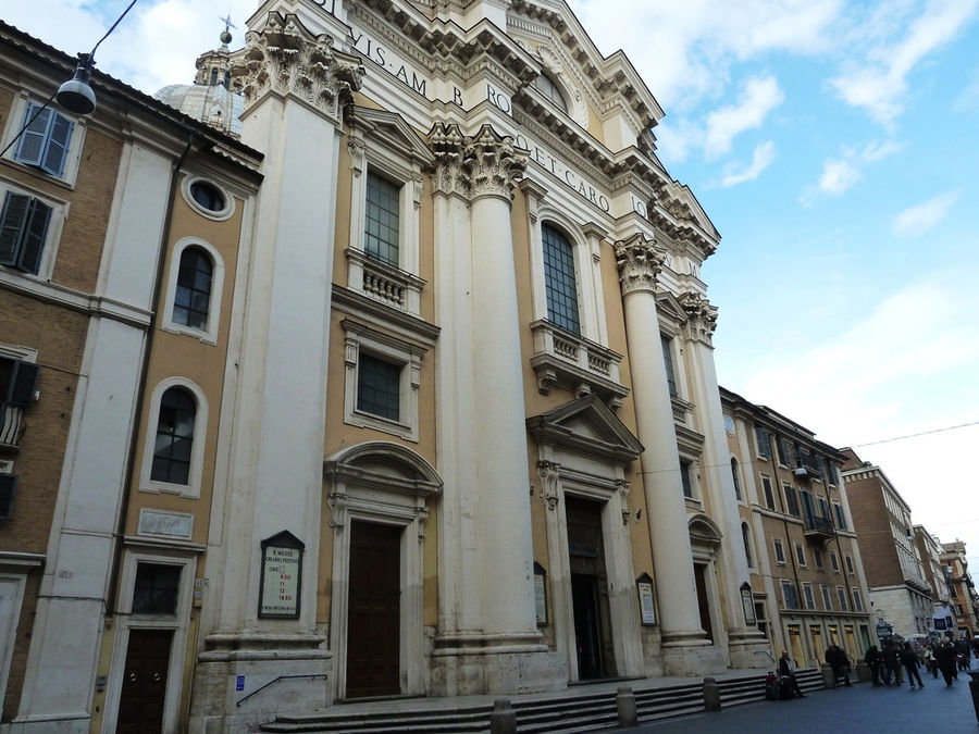 Церковь Св. Амвросия и Карла Рим, Италия