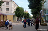 Народ гуляет по улице Леси Украинки — местному Арбату.