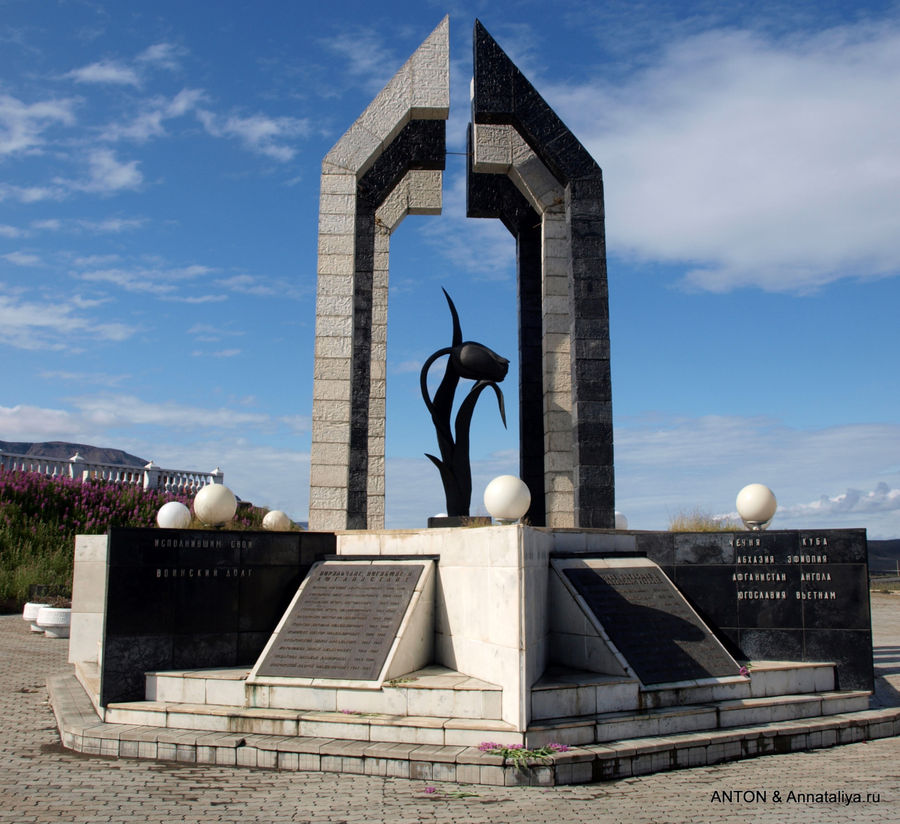 Мемориал Черный тюльпан, посвященный погибшим в Афганистане и в других горячих точках. Норильск, Россия
